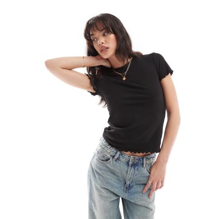 Pieces T-shirt met korte mouwen en geschulpte zoom in zwart