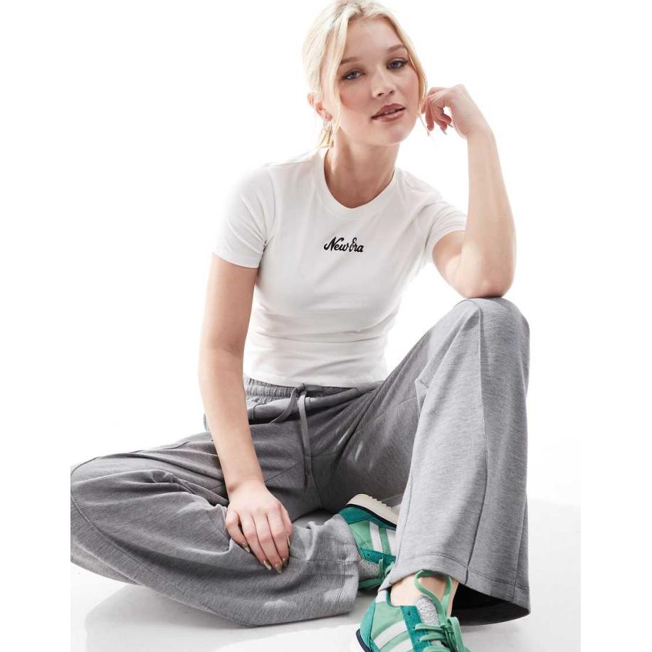 New Era Baby-T-shirt met slogan logo in wit Wit