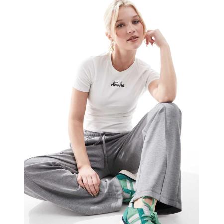 New Era Baby-T-shirt met slogan logo in wit