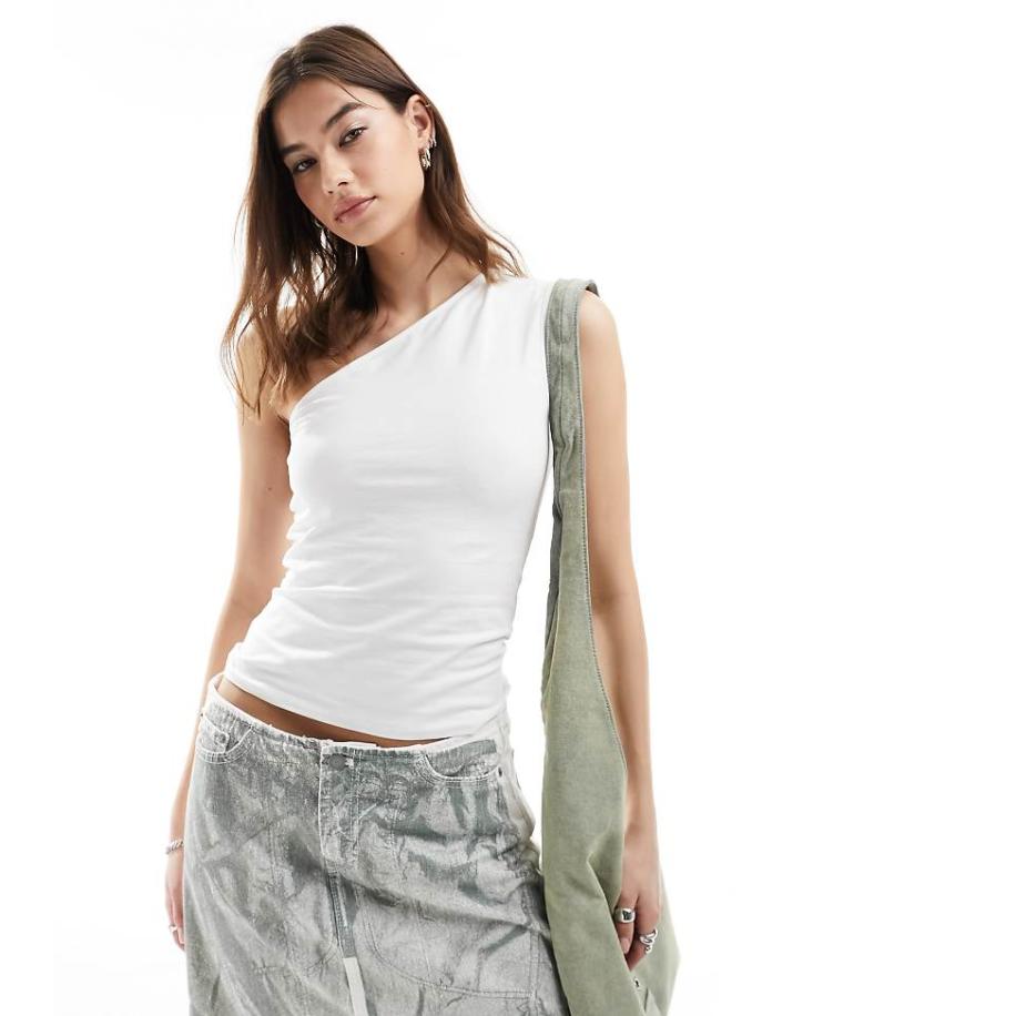 Weekday Cindy Top met blote schouder in wit, exclusief bij ASOS Wit