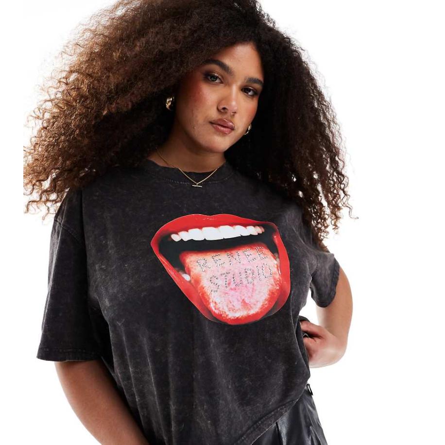 Renee Studio X Michelle Nayla Plus Exclusives T-shirt met acid-wash en print van mond met hotfix-versiering in grijs Grijs