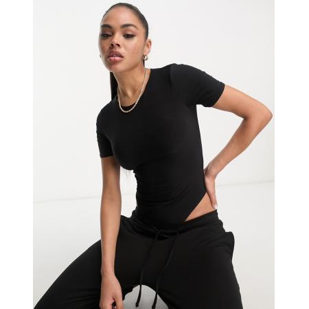 Fashionkilla Voorgevormde body met T-shirtmodel in zwart