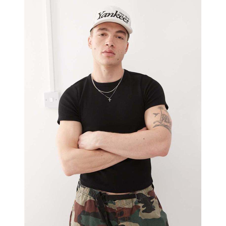 COLLUSION - Geribbeld T-shirt in zwart Zwart