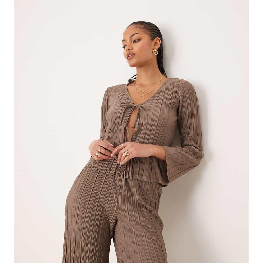 JDY Tall Top van plissé met gestrikte voorkant in bruin, deel van co-ord set-Brown Bruin