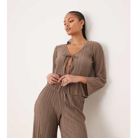 JDY Tall Top van plissé met gestrikte voorkant in bruin, deel van co-ord set-Brown