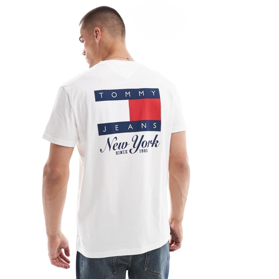 Tommy Jeans - T-shirt met print op de achterkant in wit Wit