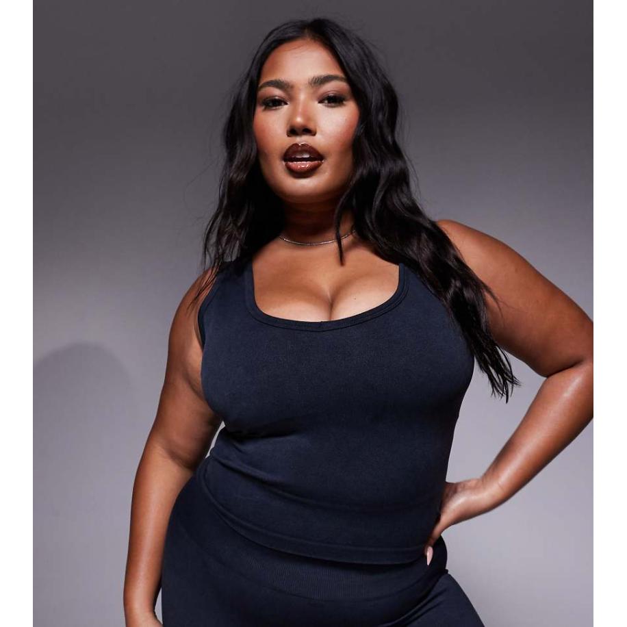 4505 Curve Naadloos hemdje met V-hals en ingebouwde bh in zwart met wassing Zwart