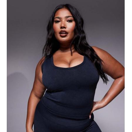 4505 Curve Naadloos hemdje met V-hals en ingebouwde bh in zwart met wassing