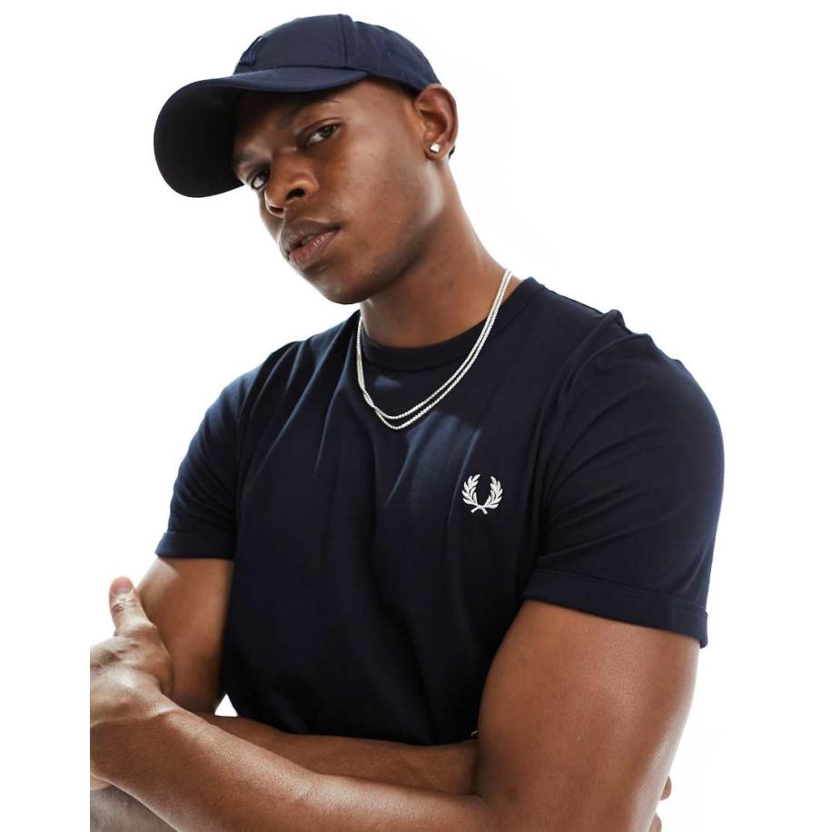 Fred Perry - T-shirt met gekleurde randen in marineblauw Blauw