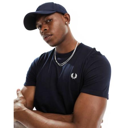 Fred Perry - T-shirt met gekleurde randen in marineblauw