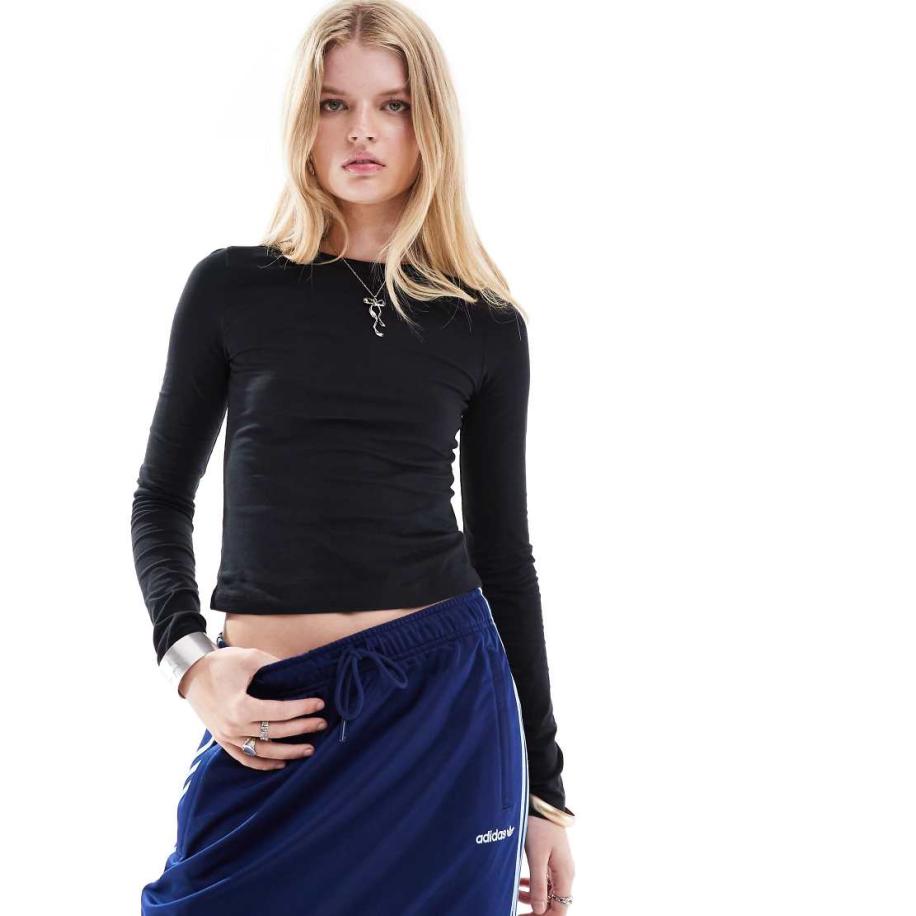 COLLUSION Aansluitend T-shirt met lange mouwen in zwart Zwart