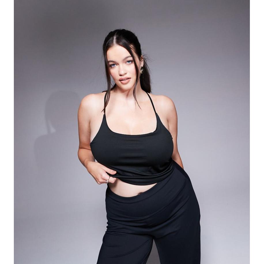 4505 Curve Icon Cropped yoga top met camibandjes en ingebouwde bh-Zwart Zwart