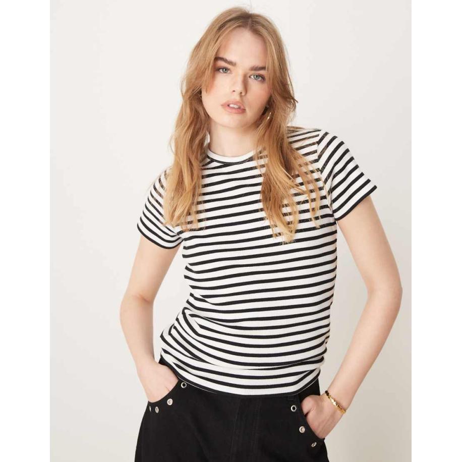 JDY. Geribbeld gestreept T-shirt in zwart en wit Wit