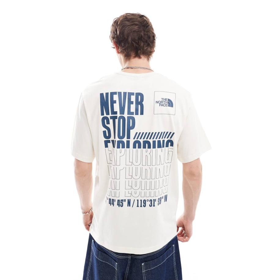 The North Face - Coordinates - T-shirt met print op de achterkant in gebroken wit Wit