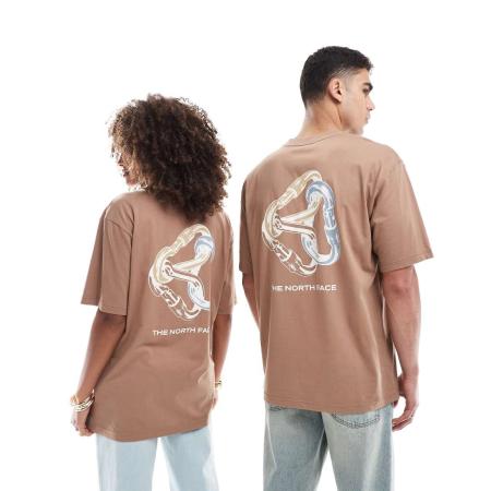 The North Face Interlock Carabiner Oversized T-shirt met print op de achterkant in lichtbruin