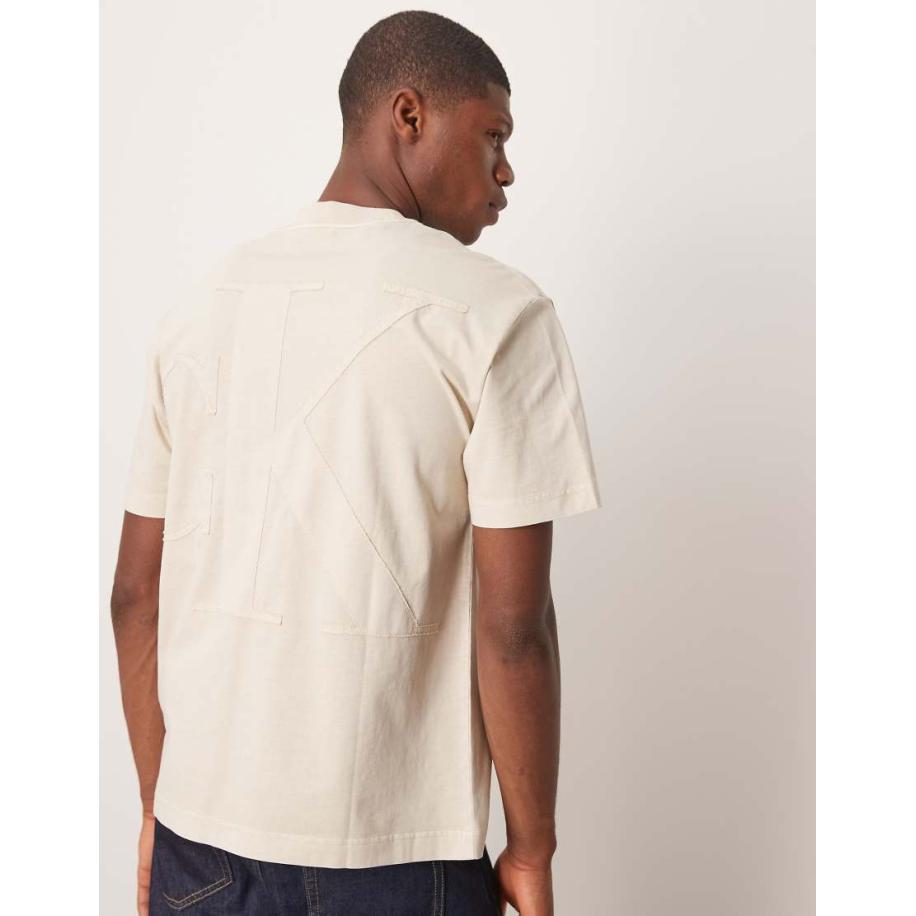 Calvin Klein Jeans - T-shirt in zandkleur met grote logoprint op de achterkant in dezelfde tint-Neutraal Multicolor