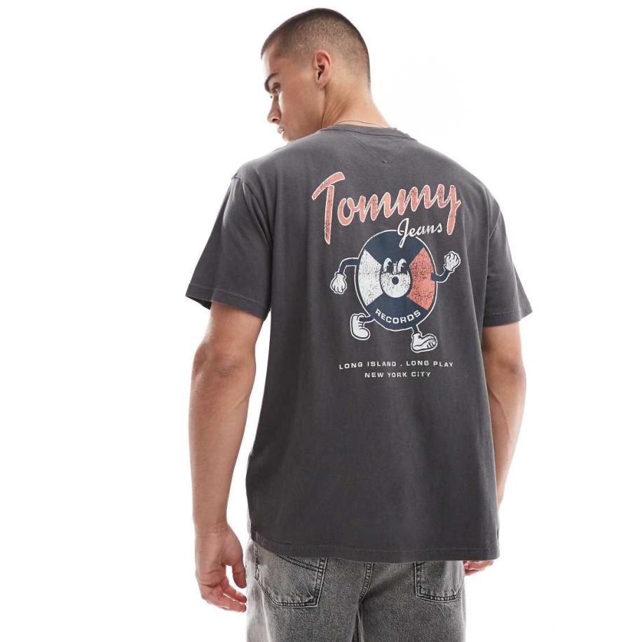 Tommy Jeans - T-shirt met speelse platenprint op de achterkant in zwart met wassing Zwart