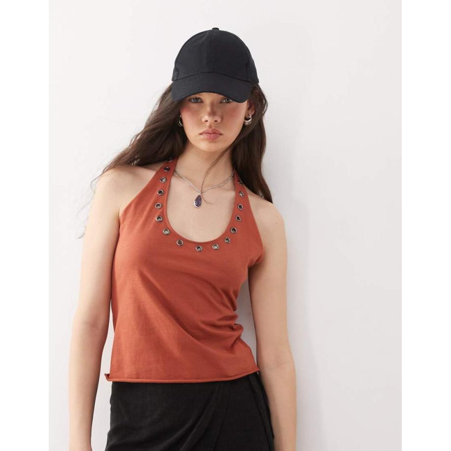 Weekday Top met halternek en oogjes in roestbruin-Rood Rood