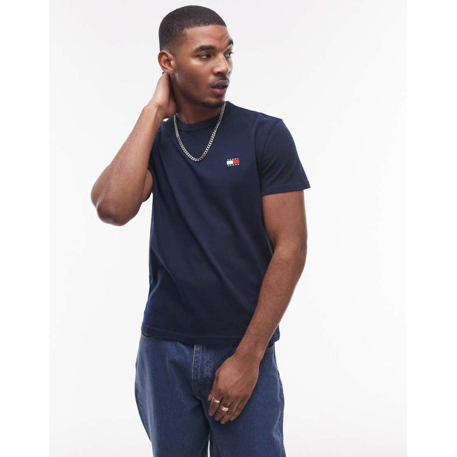 Tommy Jeans - Normaal T-shirt met badgelogo in marineblauw Blauw