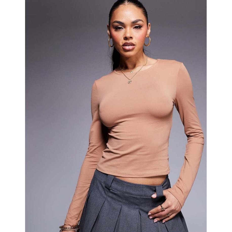 ASOS DESIGN Top van gladde stof met lange mouwen in mokka-Bruin Bruin