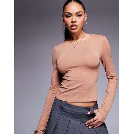 ASOS DESIGN Top van gladde stof met lange mouwen in mokka-Bruin