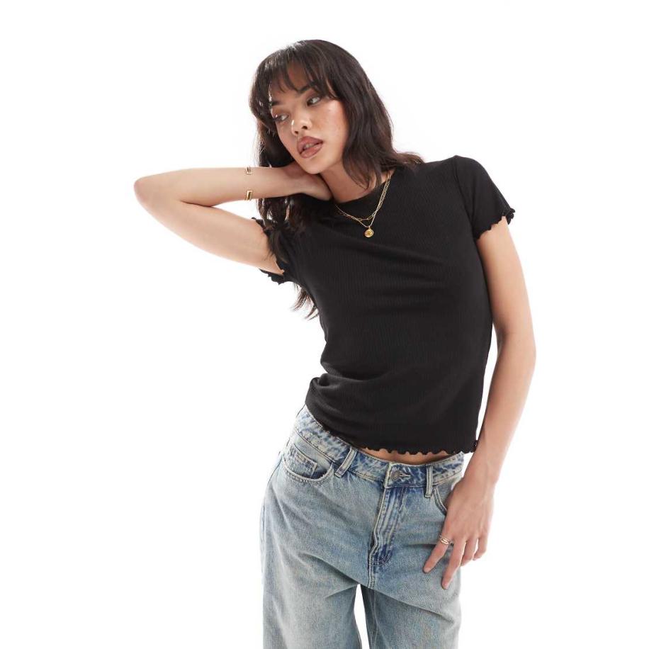 Pieces T-shirt met korte mouwen en geschulpte zoom in zwart Zwart