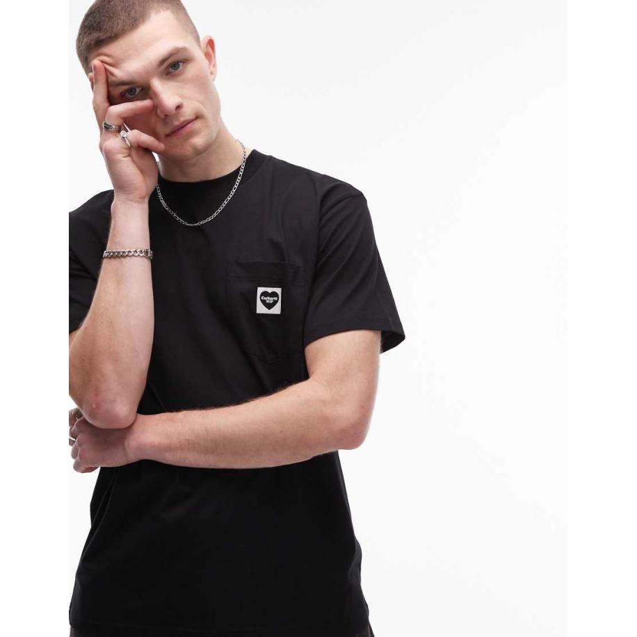 Carhartt WIP - T-shirt met hartje op de zak in zwart Zwart