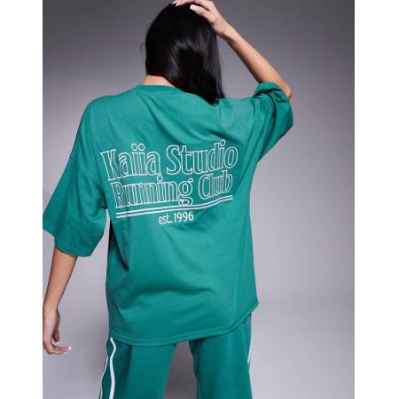 Kaiia Studio T-shirt met geborduurd Running Club-logo in groen, deel van co-ord set