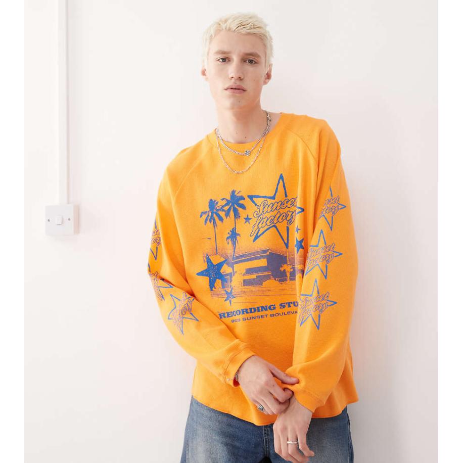 COLLUSION - T-shirt met lange mouwen in oranje met blauwe print Oranje