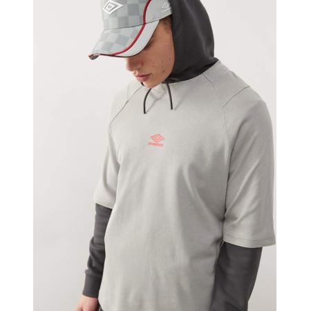 Umbro - Gewassen recht T-shirt met hoge hals in grijs