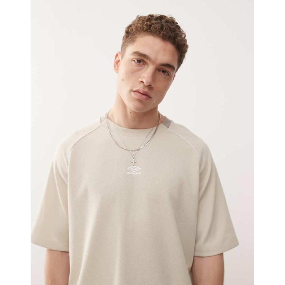 Umbro - T-shirt van mesh met inzetstukken in beige-Grijs Grijs