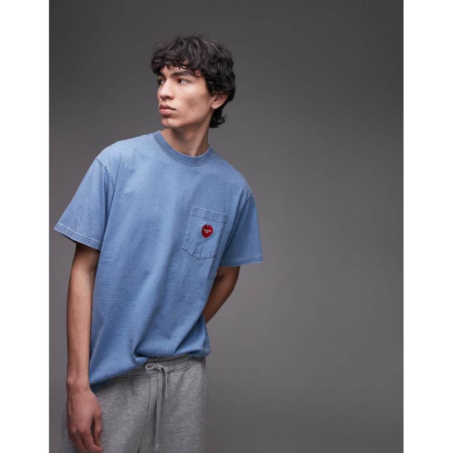 Carhartt WIP - T-shirt met hart en zak in lichtblauw Blauw