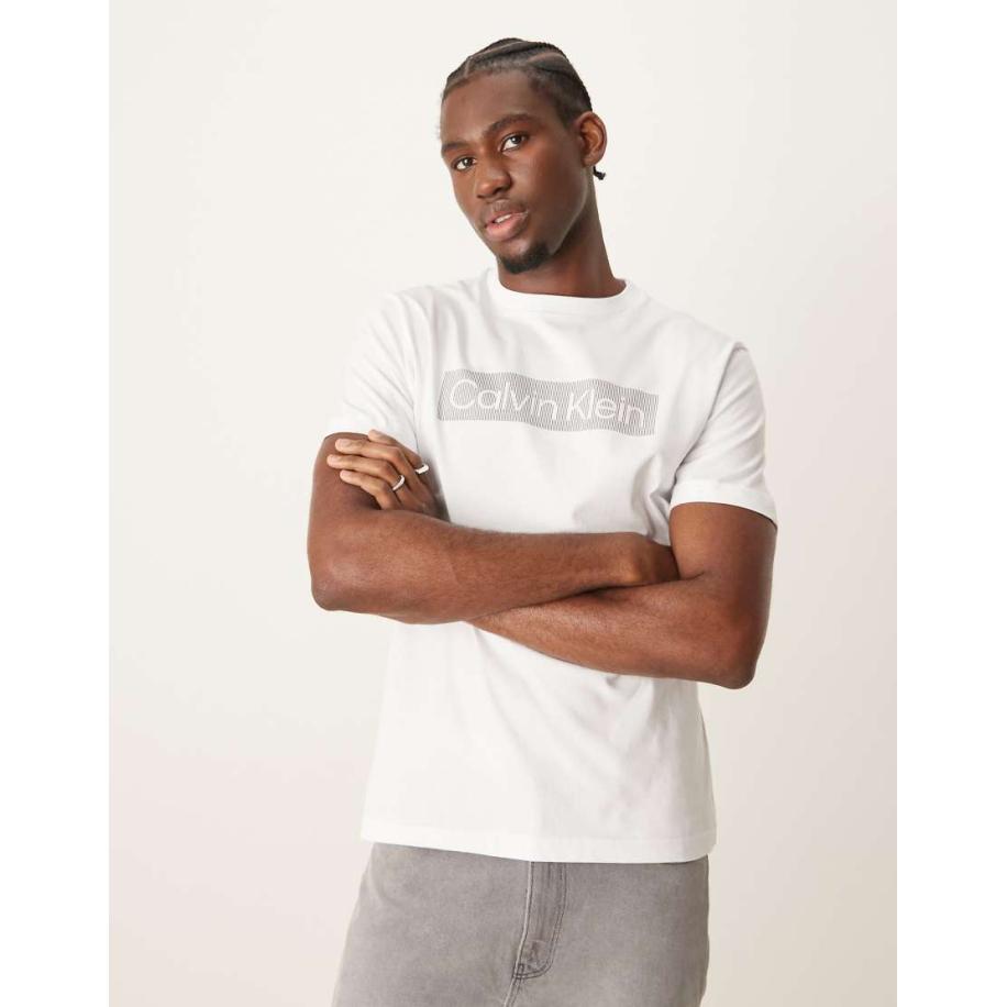 Calvin Klein Jeans - T-shirt met logo in gestreept kader in wit Wit