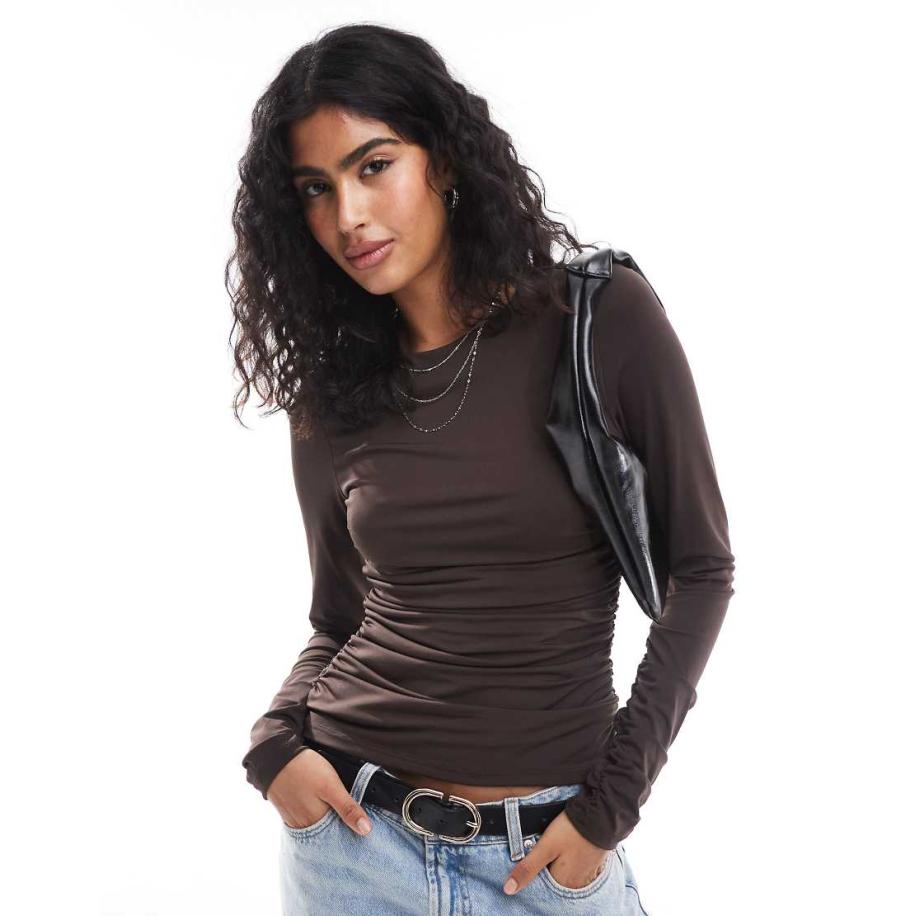 Vero Moda Aware Top met lange mouwen en aangerimpelde zijkant in chocoladebruin Bruin