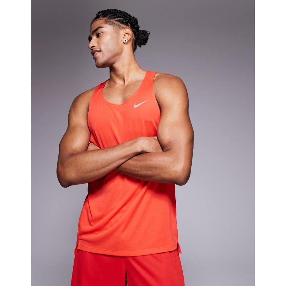 Nike Running - Fast Dri-FIT - Hemdje met Swoosh logo in rood Rood