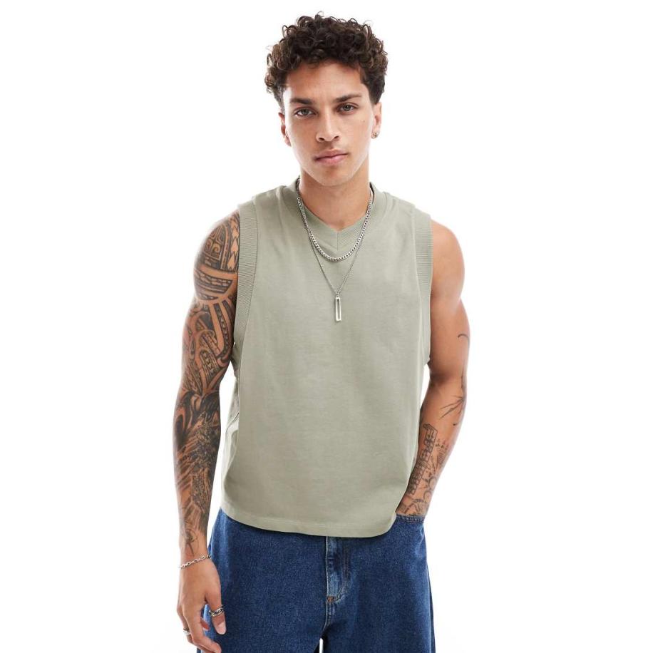 ASOS DESIGN - Ruimvallende rechte tanktop met V-hals in kaki-Groen Groen