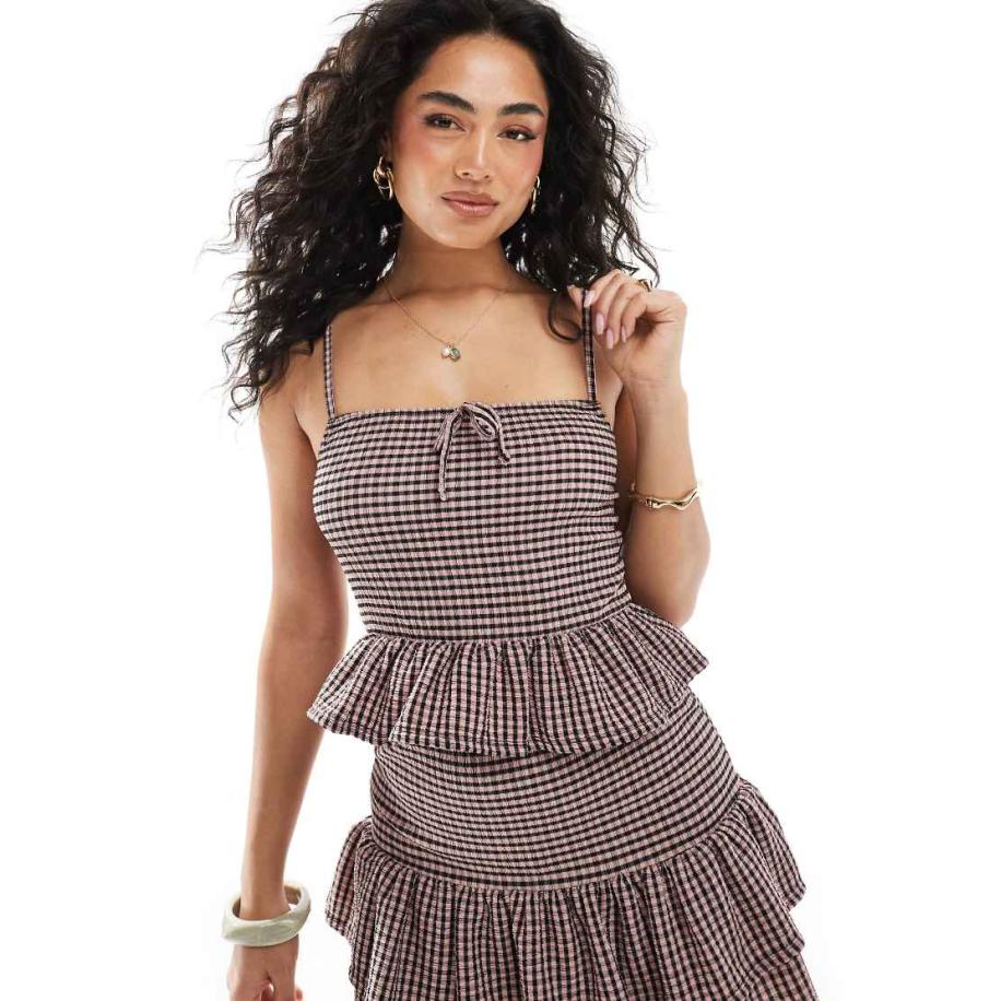 Miss Selfridge Top van kreukelstof met gingham ruit en ruches in oudroze-Veelkleurig Multicolor