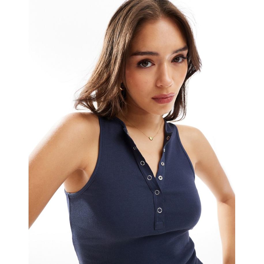 Miss Selfridge Mouwloze top met drukknopen in marineblauw Blauw