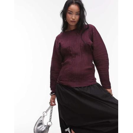 ARKET Plissé top met sculpturale mouwen in bordeauxrood
