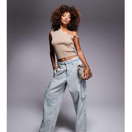 Kaiia Exclusives Ribgebreide crop top met blote schouder en gedraaid detail in beige-Bruin