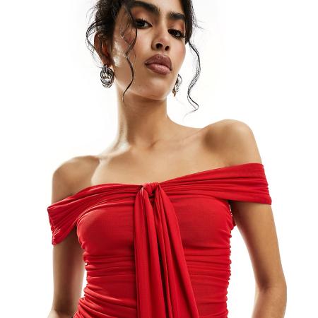 Miss Selfridge Gedrapeerde top met blote schouders in rood