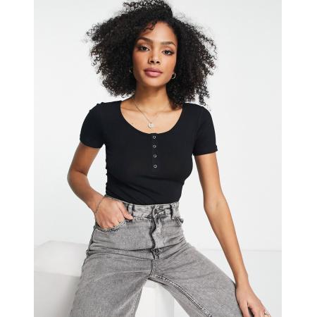 Pieces Geribbelde top met drukknopen aan de voorkant in zwart