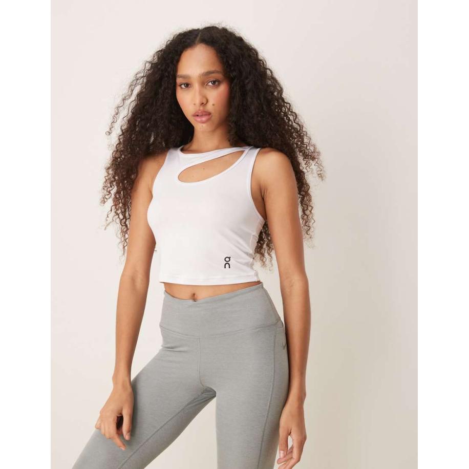 ON Studio Fitnesstop met uitsnijding in wit Wit