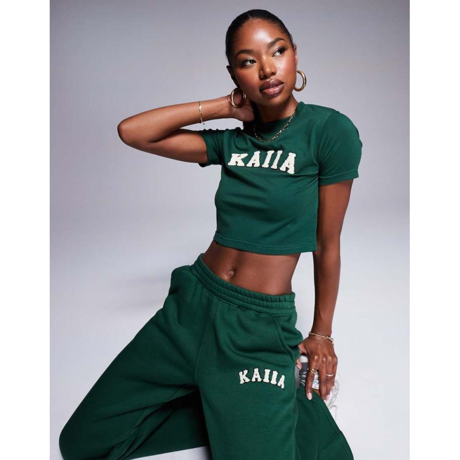 Kaiia Baby-T-shirt met logo van borg in bosgroen, deel van co-ord set Groen