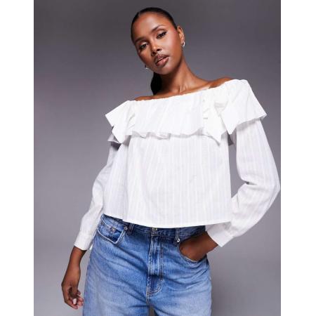 Kaiia Bardot top met lange mouwen en ruches in wit