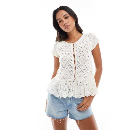 Stradivarius Geborduurde gebreide top met ruches in ecru-Neutraal