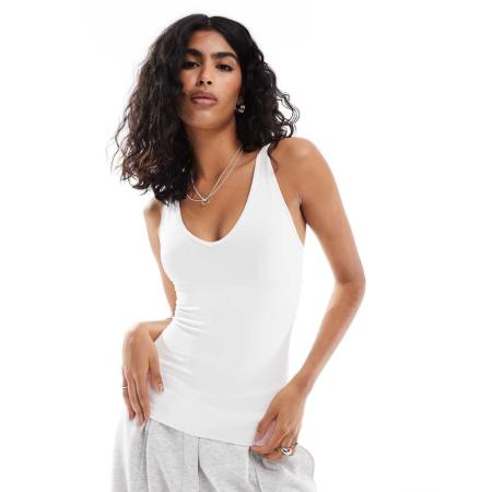 Spanx Everyday Seamless Shaping Tanktop in wit