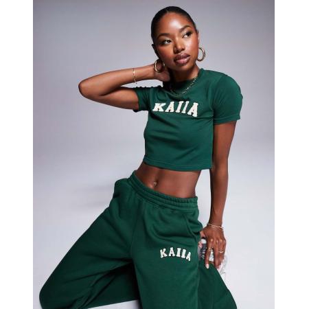 Kaiia Baby-T-shirt met logo van borg in bosgroen, deel van co-ord set