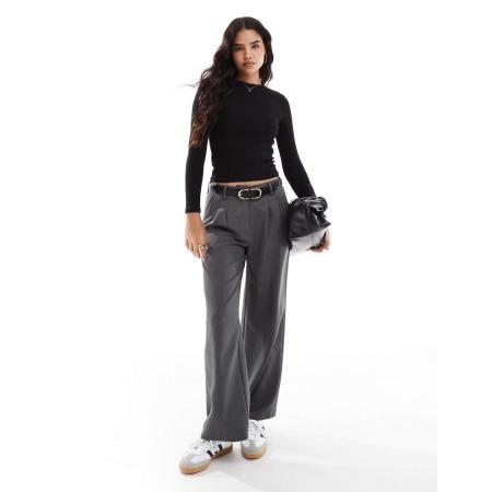 Stradivarius Geribbelde top met ronde hals en lange mouwen in zwart