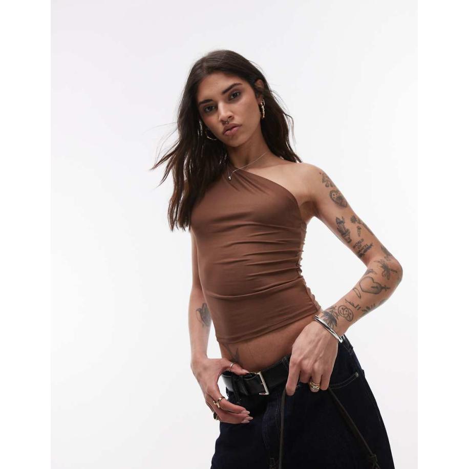 Topshop Mouwloze gerimpelde top met blote schouder in bruin Bruin